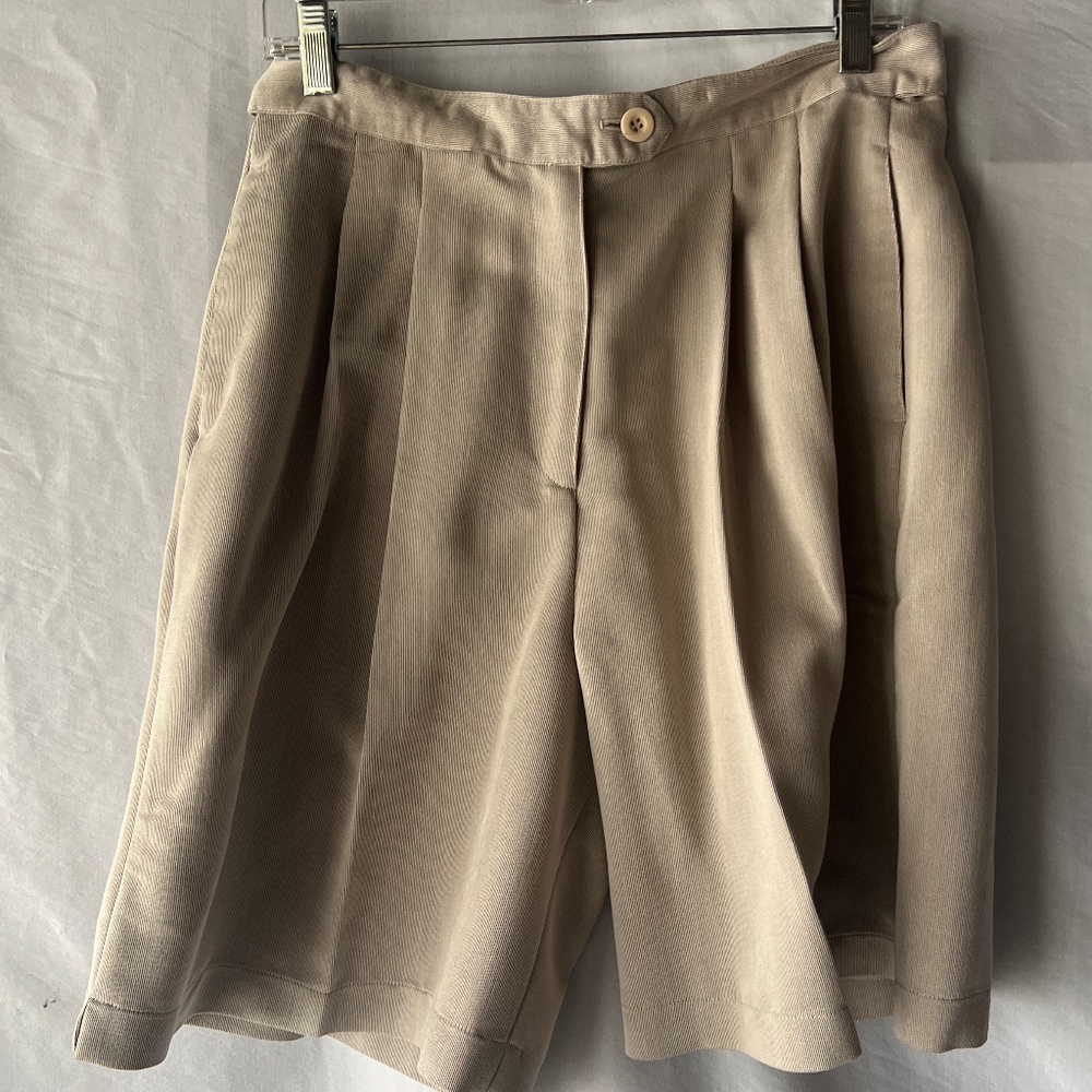 Cream lightweight Hanasport Women's Shorts Size 12